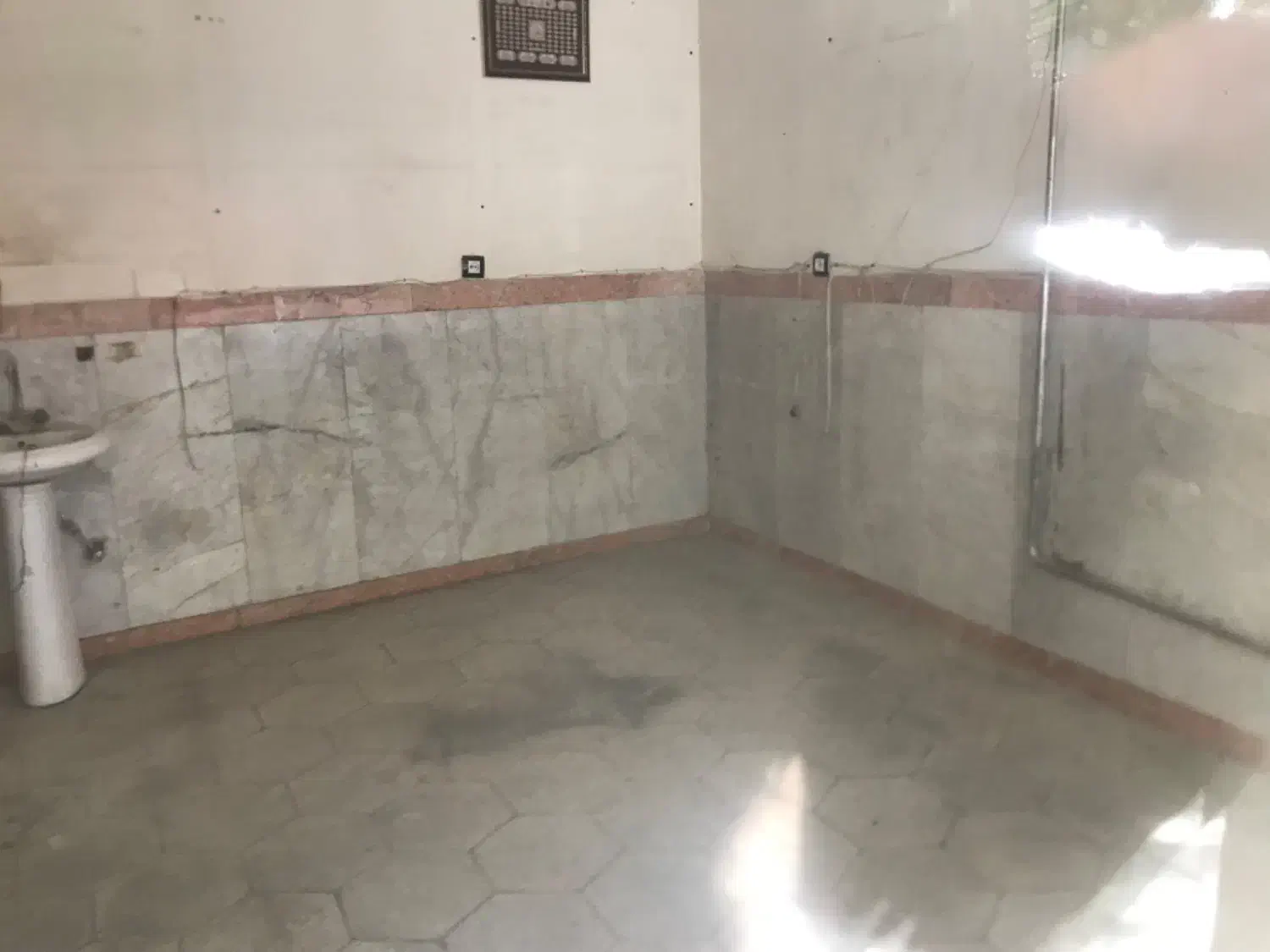 رهن و اجاره مغازه نزدیک حاشیه سی متری طلاب مفتح 13