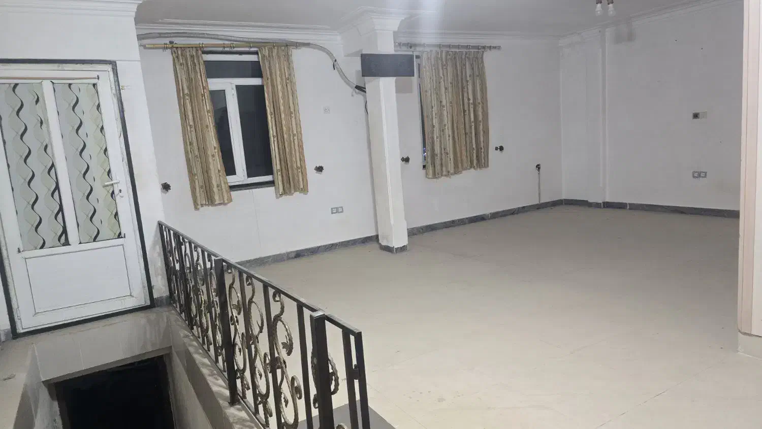 رهن و اجاره  ۱۲۰ متری بالای تجاری