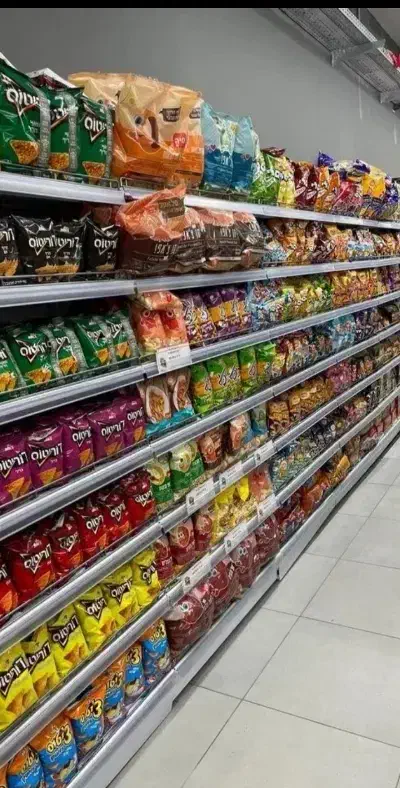 مغازه بر رو خیابان اصلی