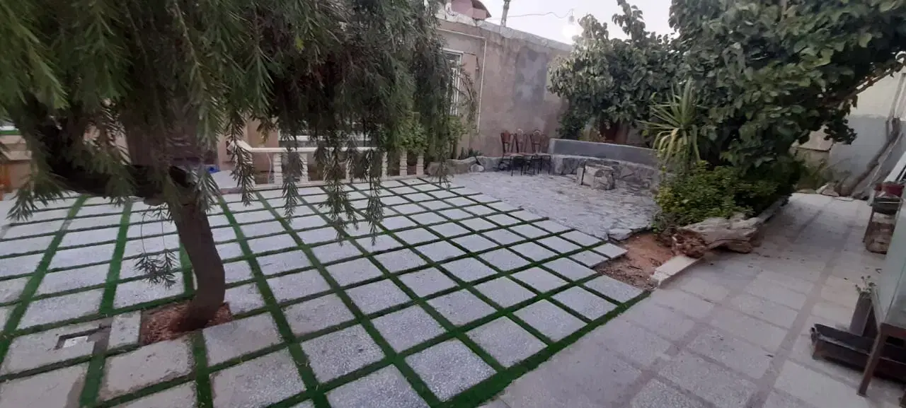 باغ با استخر آب گرم