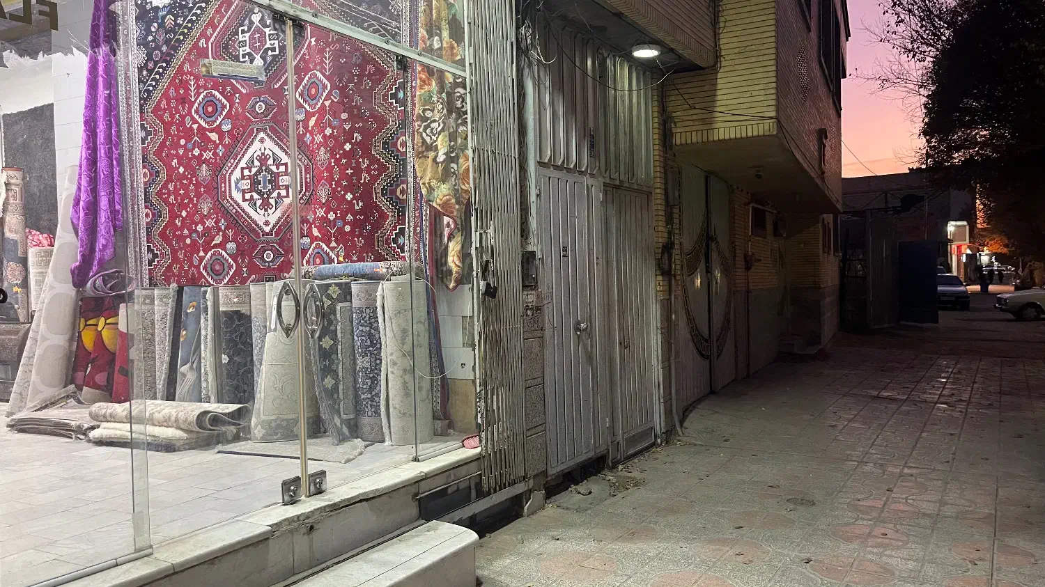 ملک تجاری و مسکونی