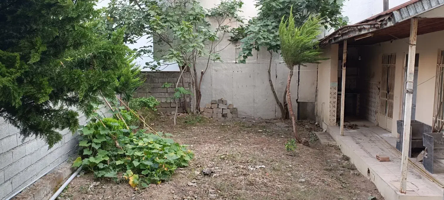 اجاره زمین ۲۴۰ متری در خیابان حافظ