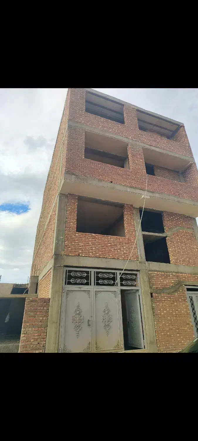 ساختمان ۴طبقه نیمه کاره