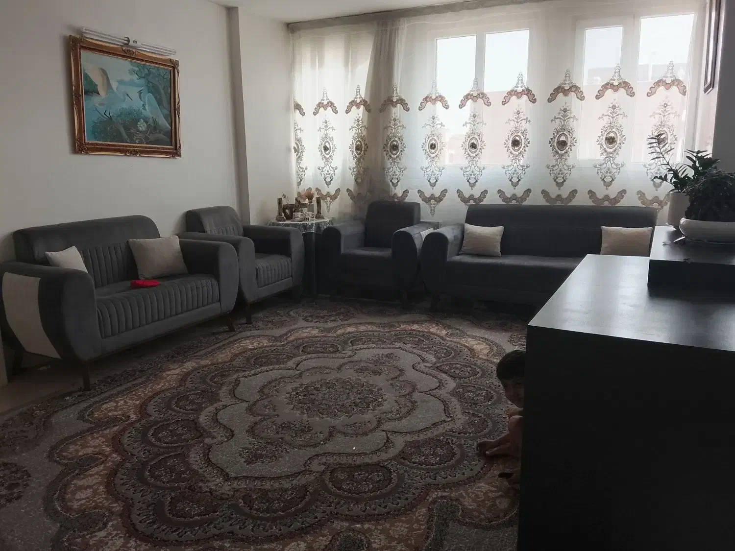۹۰منری_سه خواب_نزدیک به حاشیه بلوار و پارک