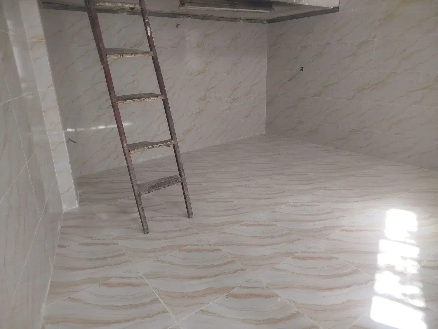 ۳۳ متر مغازه بر جاده اصلی