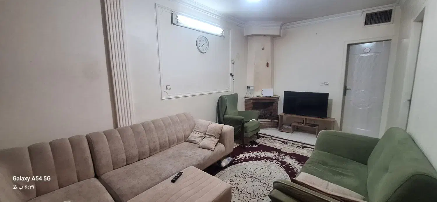 ۶۴ متر دو خواب پارکینگ طبقه اول حیات در اختیار