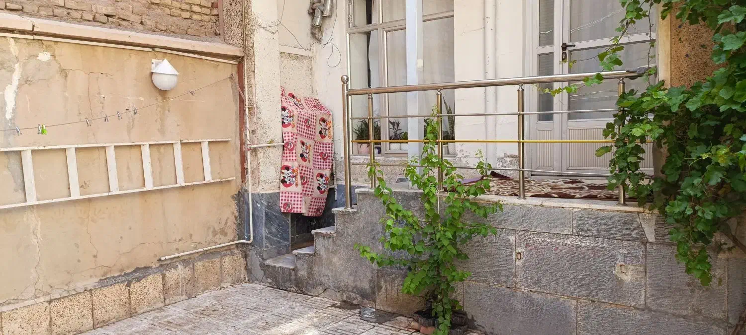 حیاط دربست سند تک برگ در مالازینال