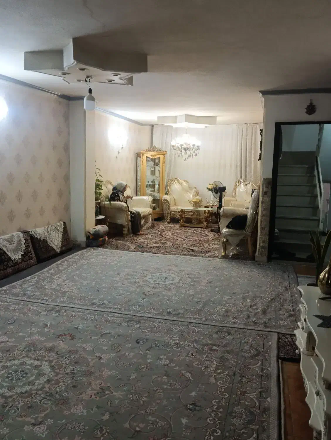 فروش آپارتمان تک واحدی طبقه دوم