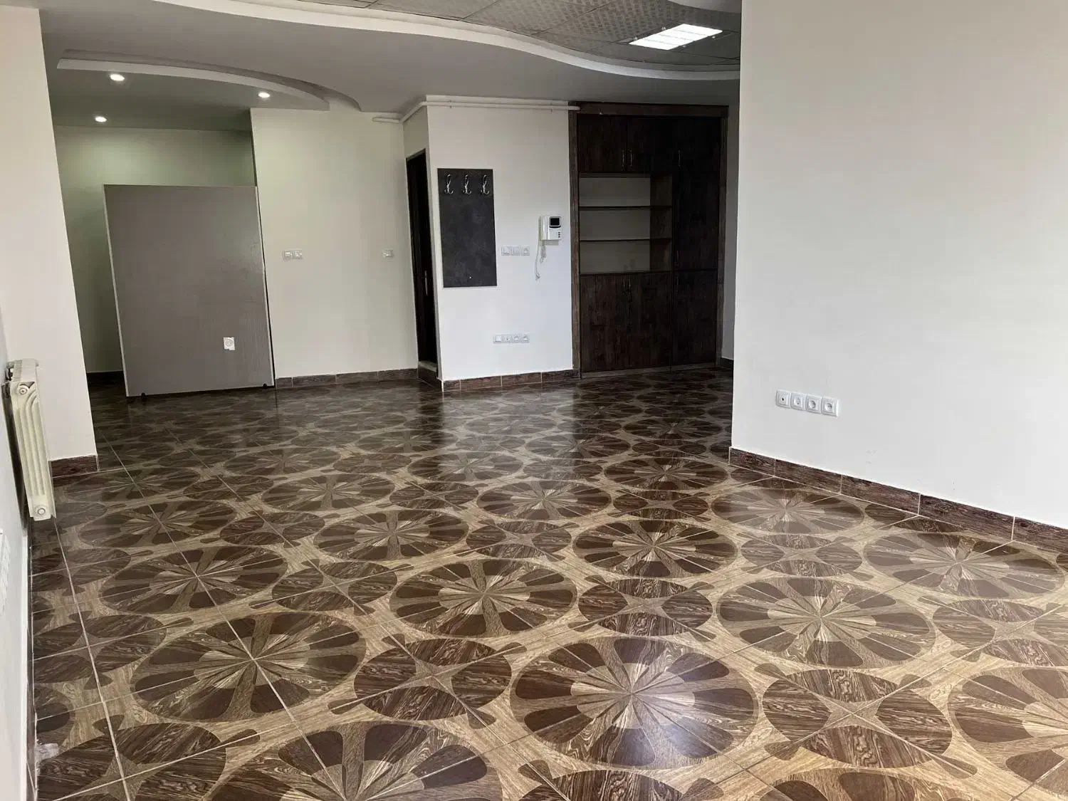 اجاره اداری 75 متری بر اصلی معلم فول امکانات