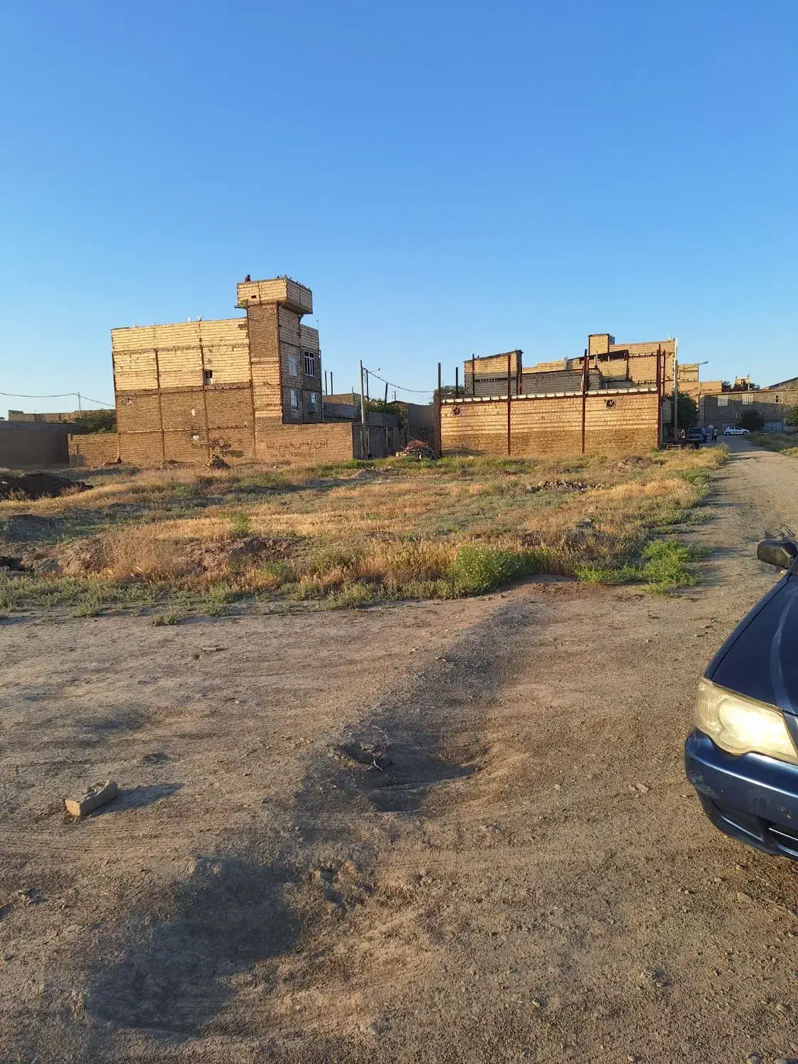 زمین ۱۰۰ متر گرجی کاظم اباد