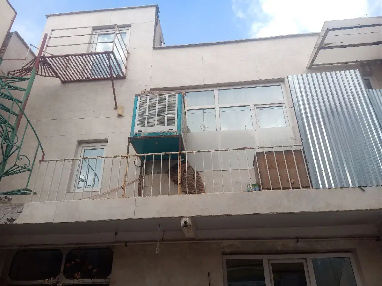 اجاره و رهن منزل طبقه اول