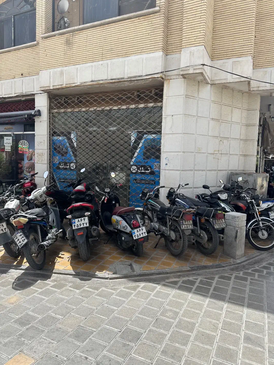 مغازه تجاری بر پاساژ روبروی سرای مخلص