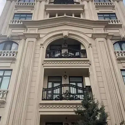 واحد لوکس در خیابان آذری