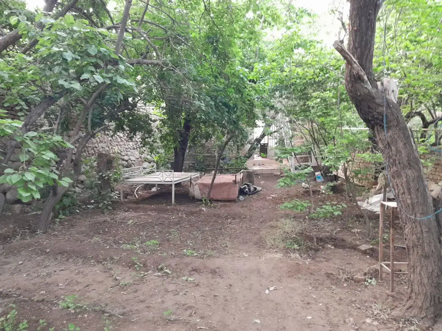 خانه باغ واقع درطزرجان