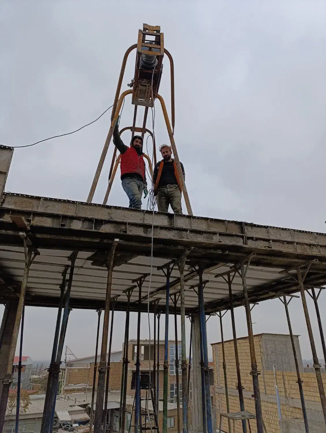 مغازه در خیابان اصلی