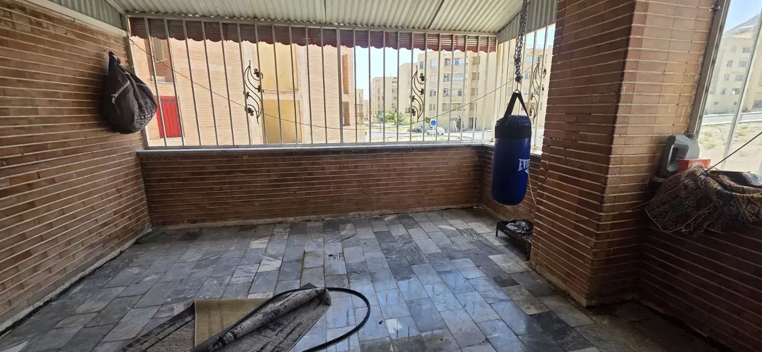 فروش واحد خام ای ۴