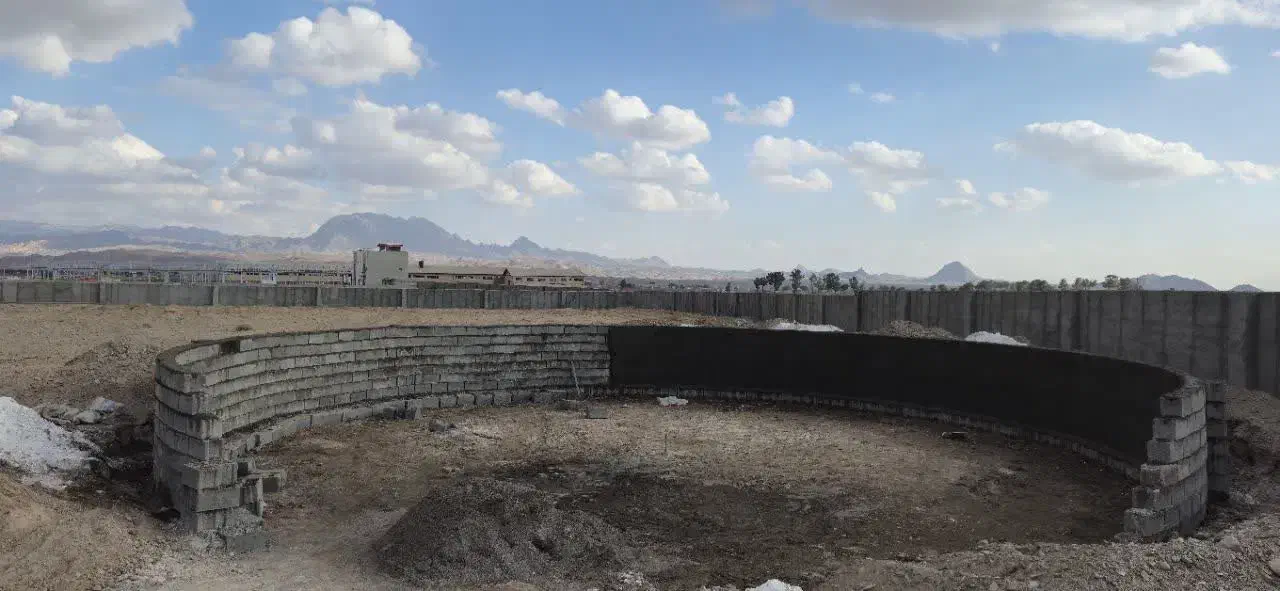 زمین چهار دیواری تقاب