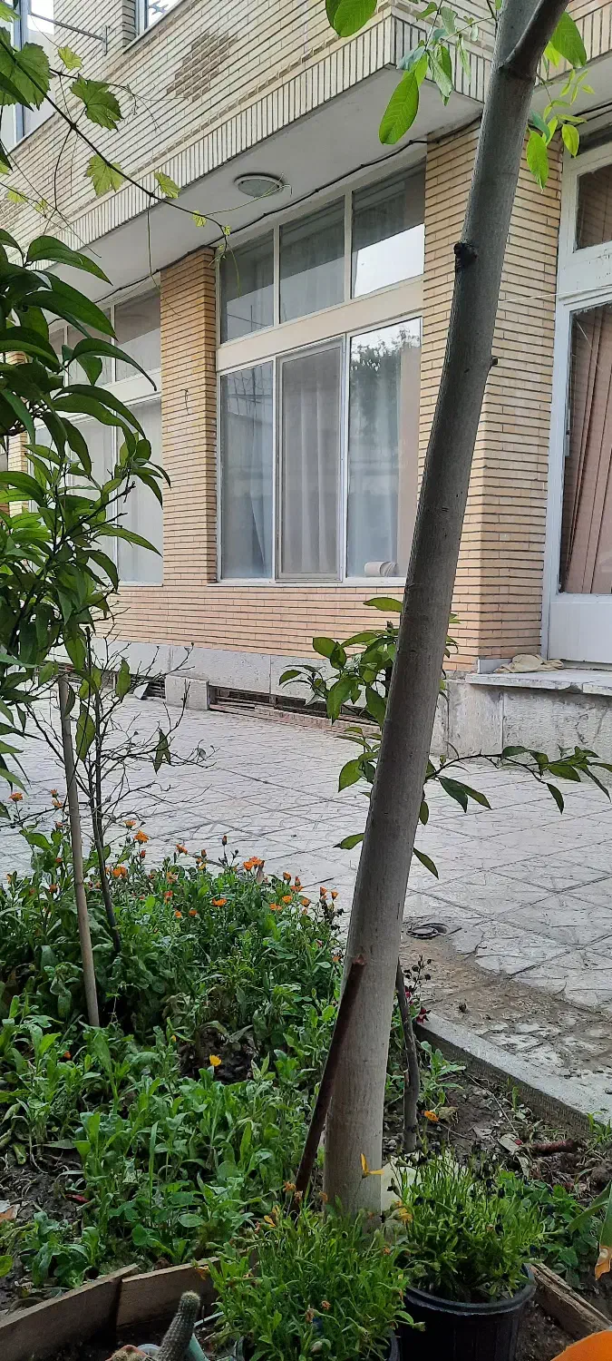 منزل ویلایی. خ گلزار شمالی.