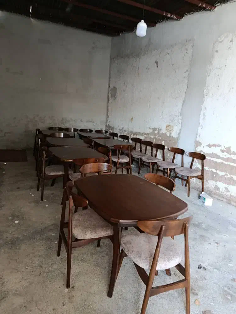 یک دهنه مغازه در بلوار نارنجستان