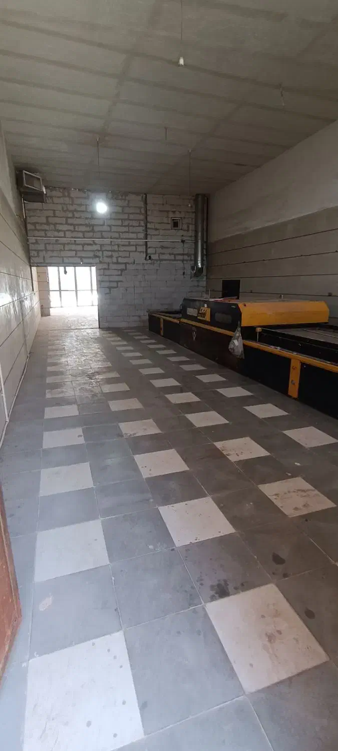 مغازه دوکله بر خیابان پروانه