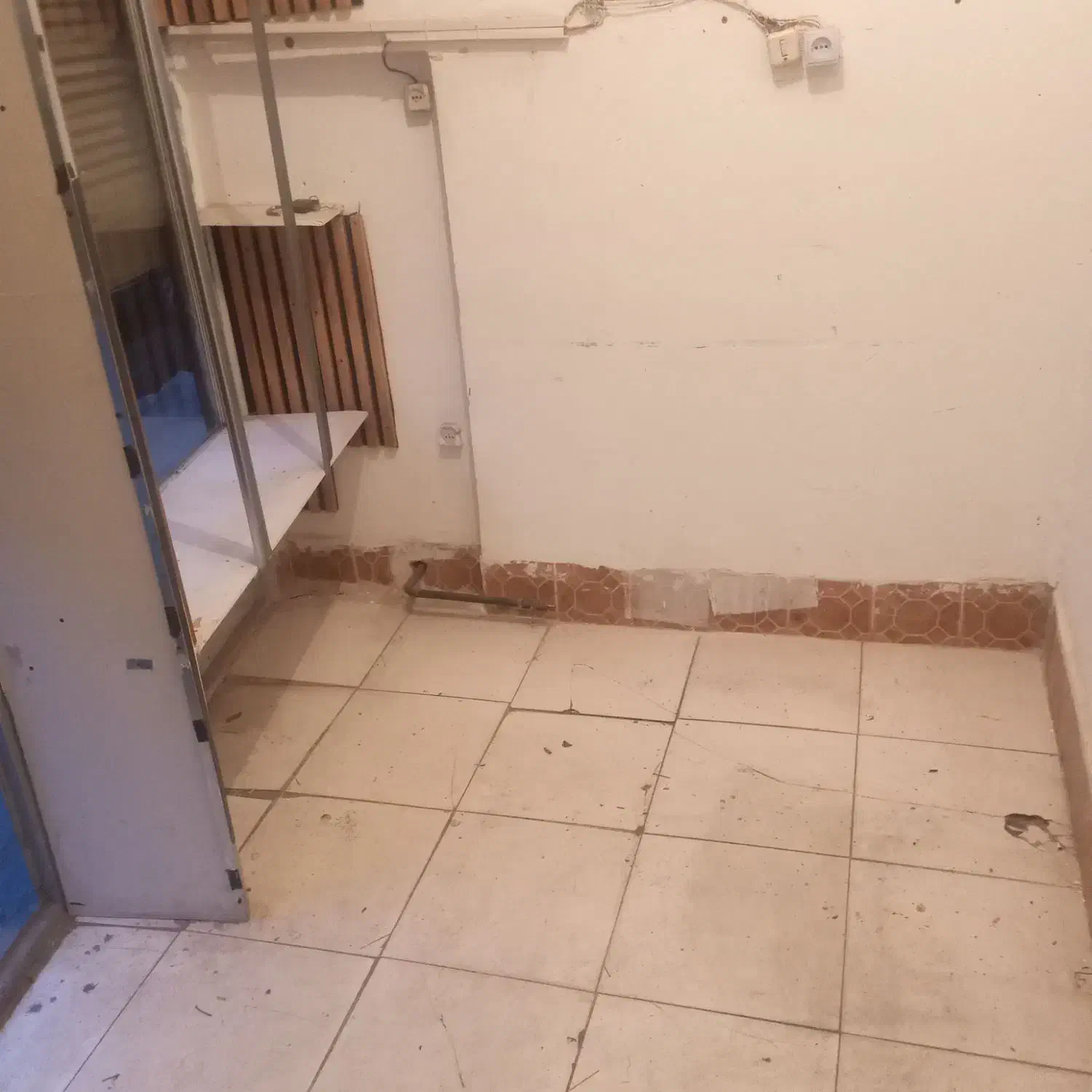 مغازه ۷ متری در خیابان بهار ۱۴متری سعدی