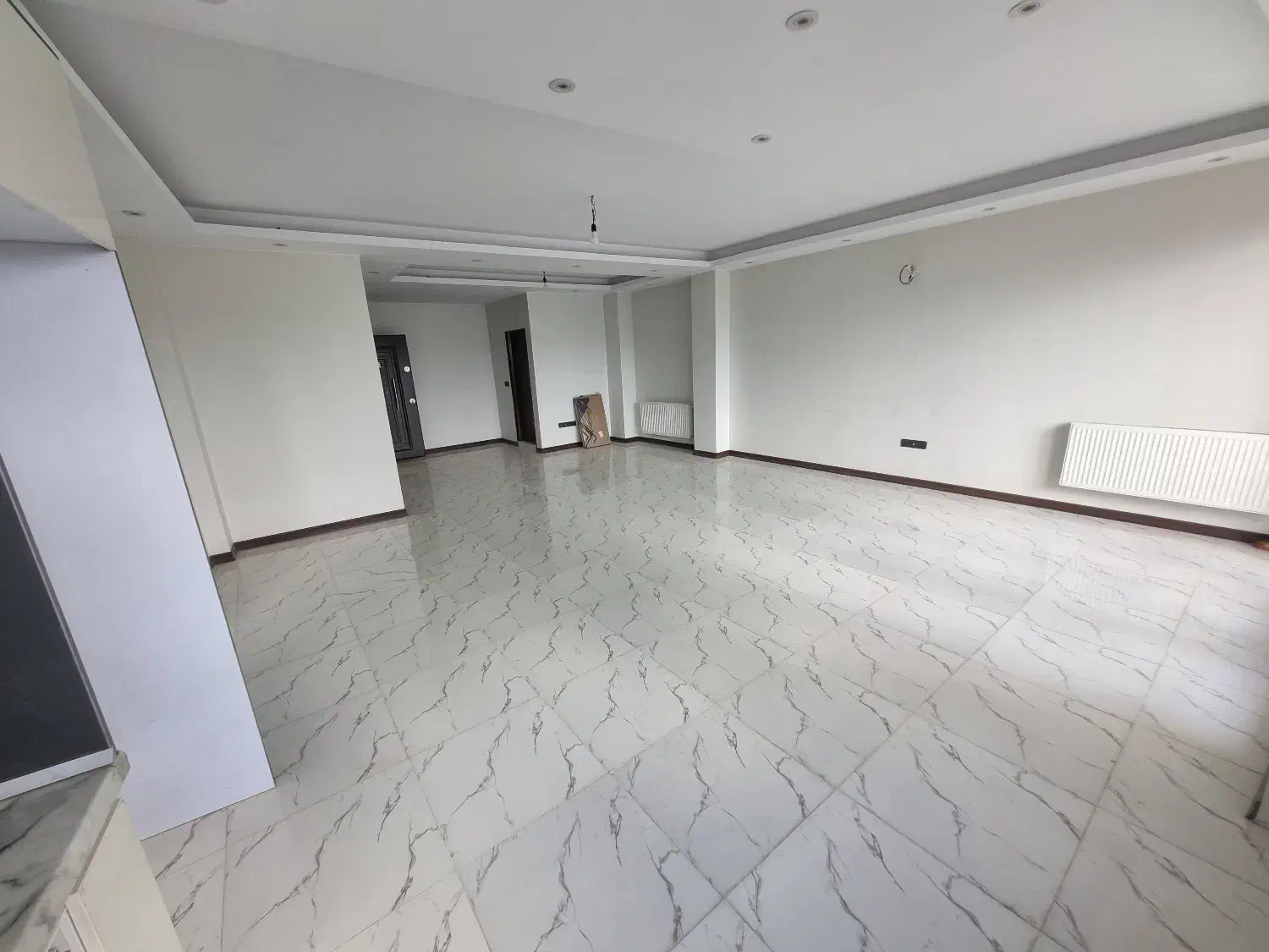 اپارتمان نوساز  ۱۰۳ متری مرکز شهر