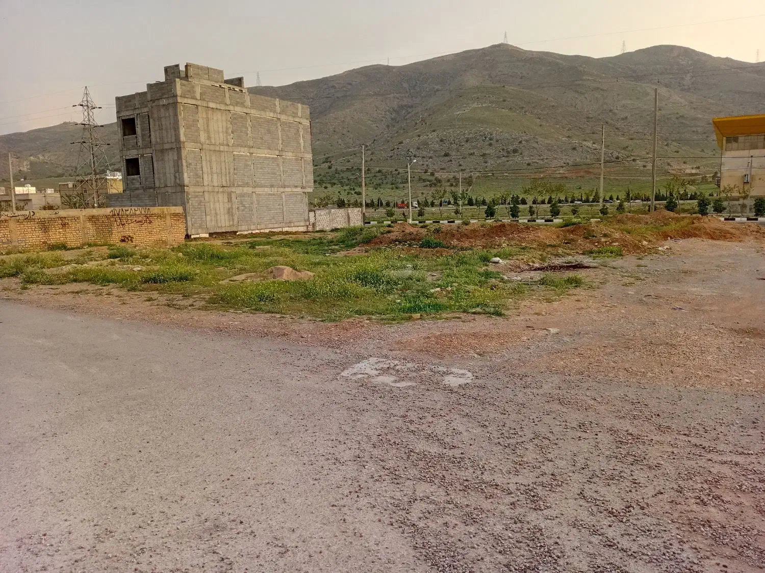 فروش زمین مسکونی و تجاری