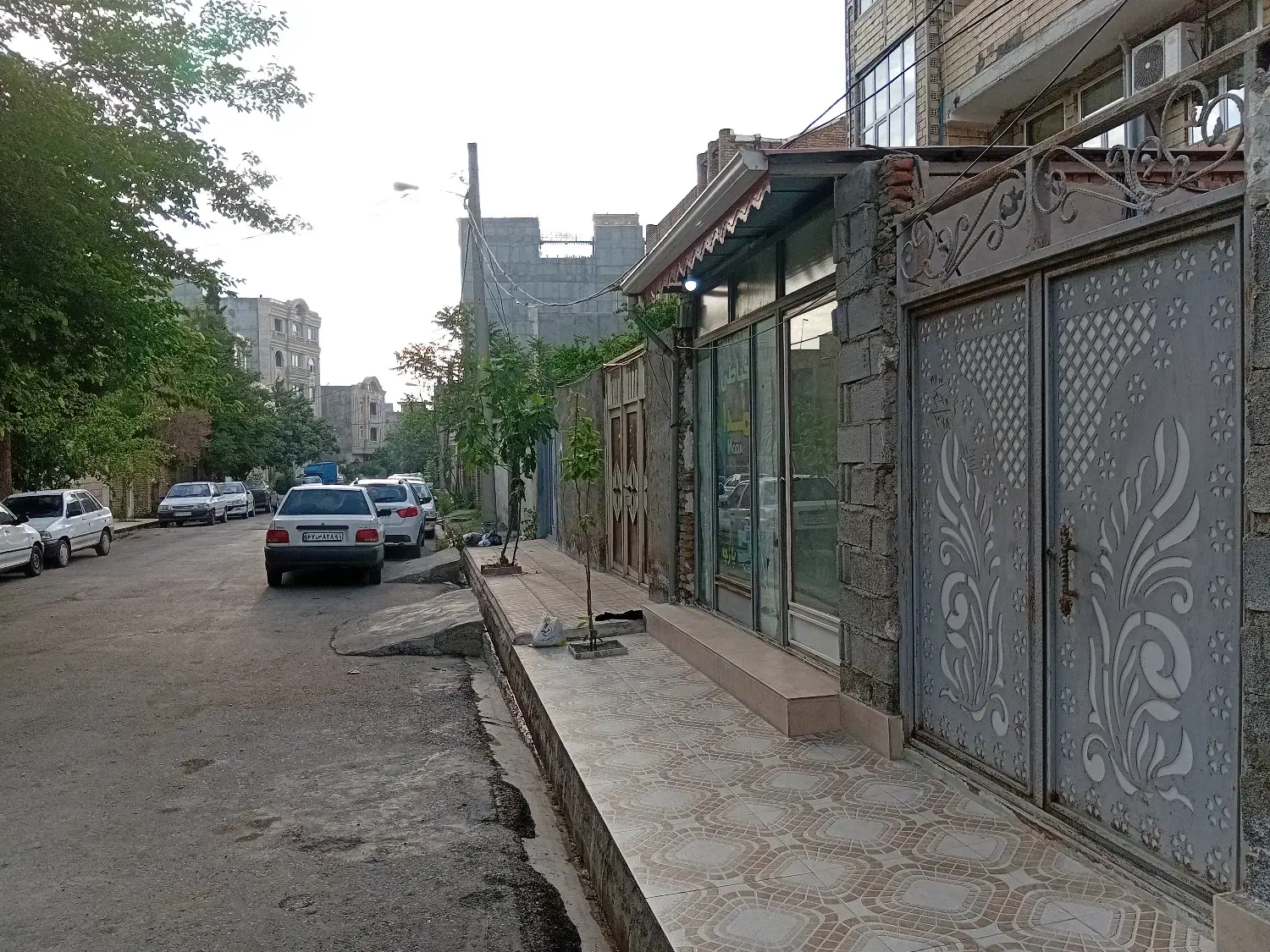 خانه گلنگی خ۱۲ متری
