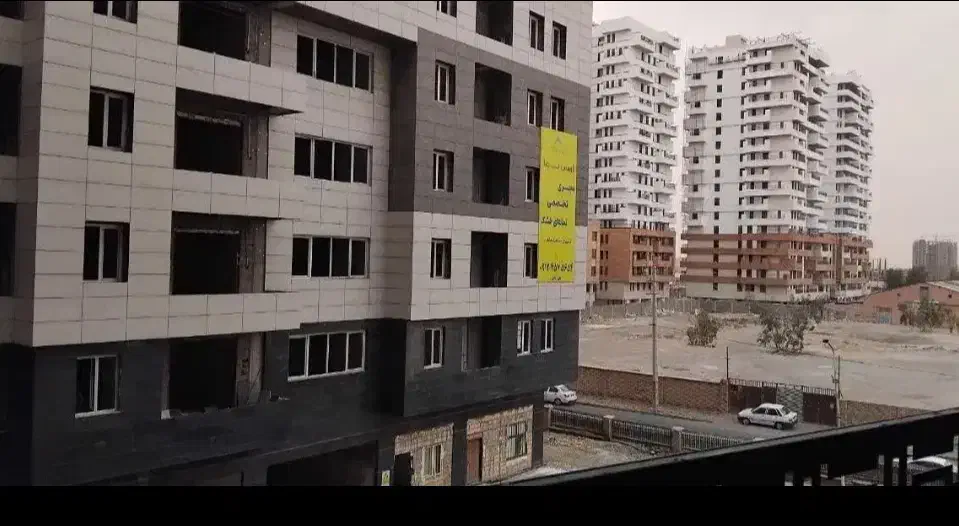 آپارتمان_ شهرک زعفرانیه_۳۰ مترحیاط