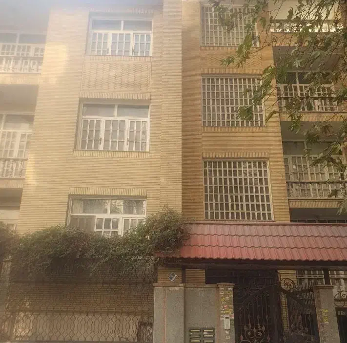 ۱۵۷متر بر۱۴جنوبی با۴طبقه بنا قابل سکونت