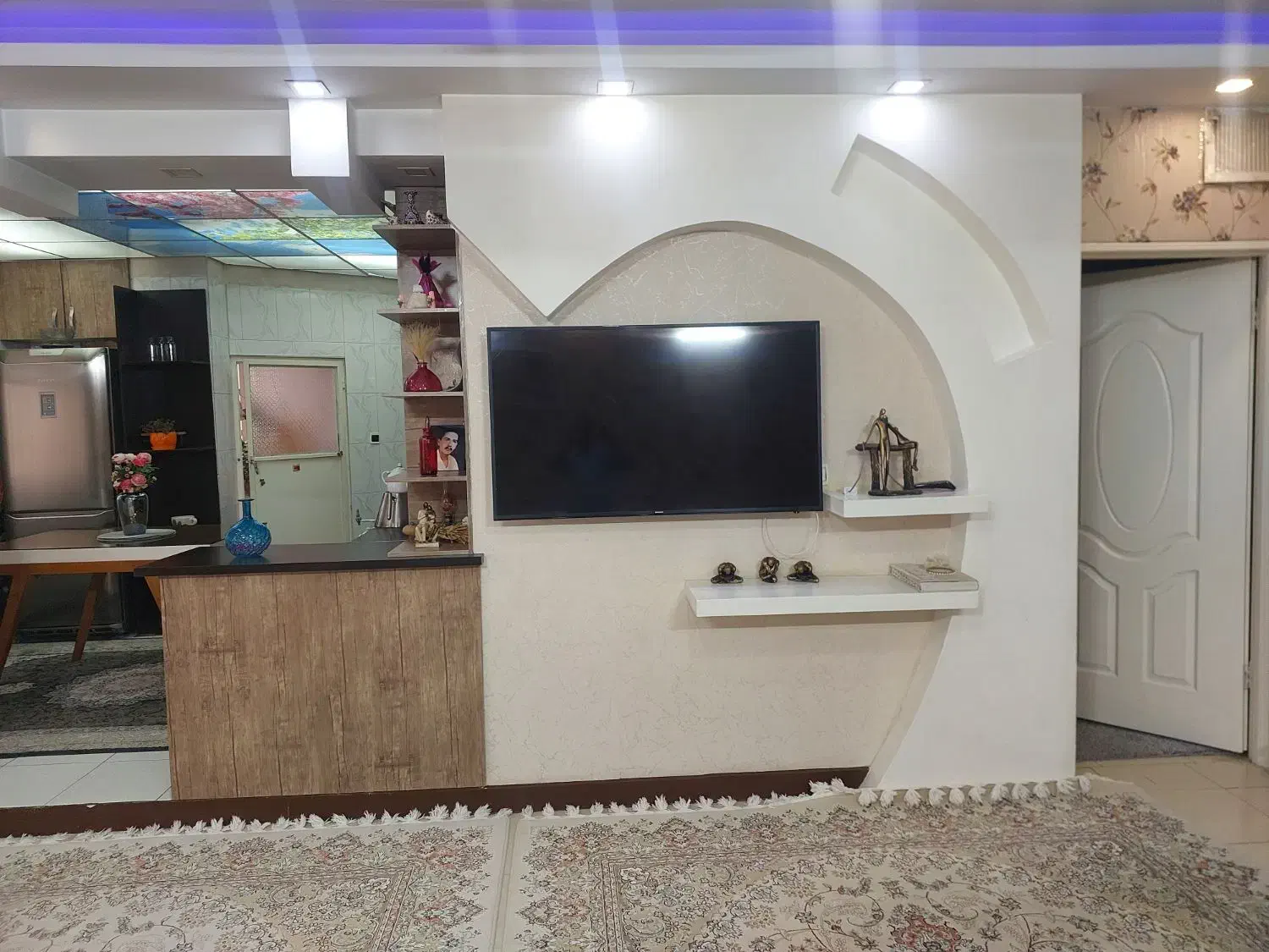 آپارتمان 75متری.تک واحدنبش غرق نورآپارتمان 3طبقه
