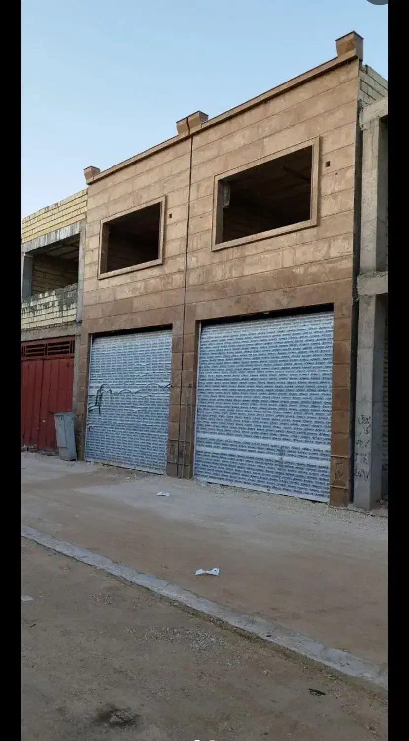 مغازه ۱۰۰متری