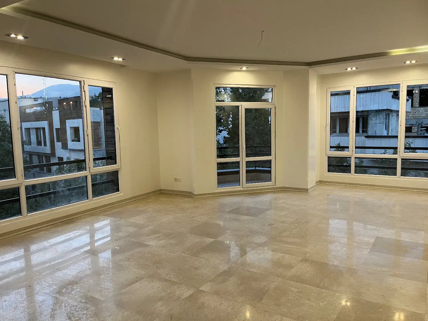 ۱۰۰ متر موقعیت اداری