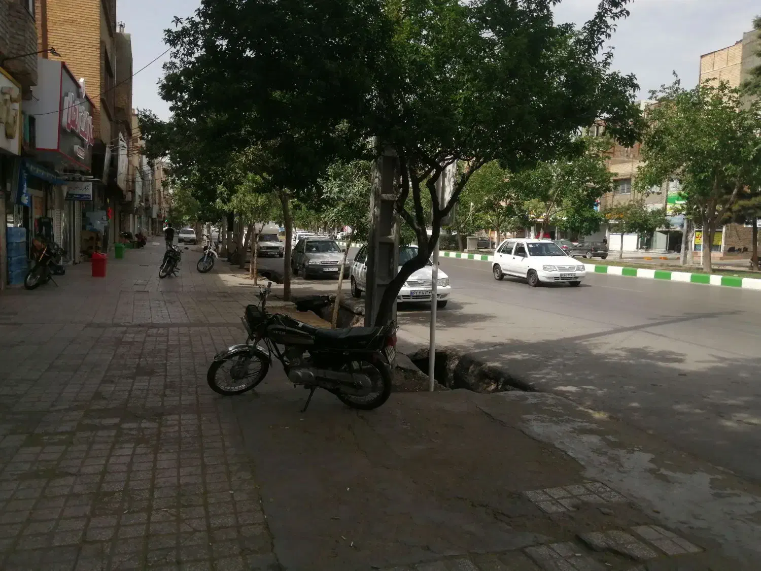 75متر حاشیه بلوار ابوطالب49 ط اول1خ