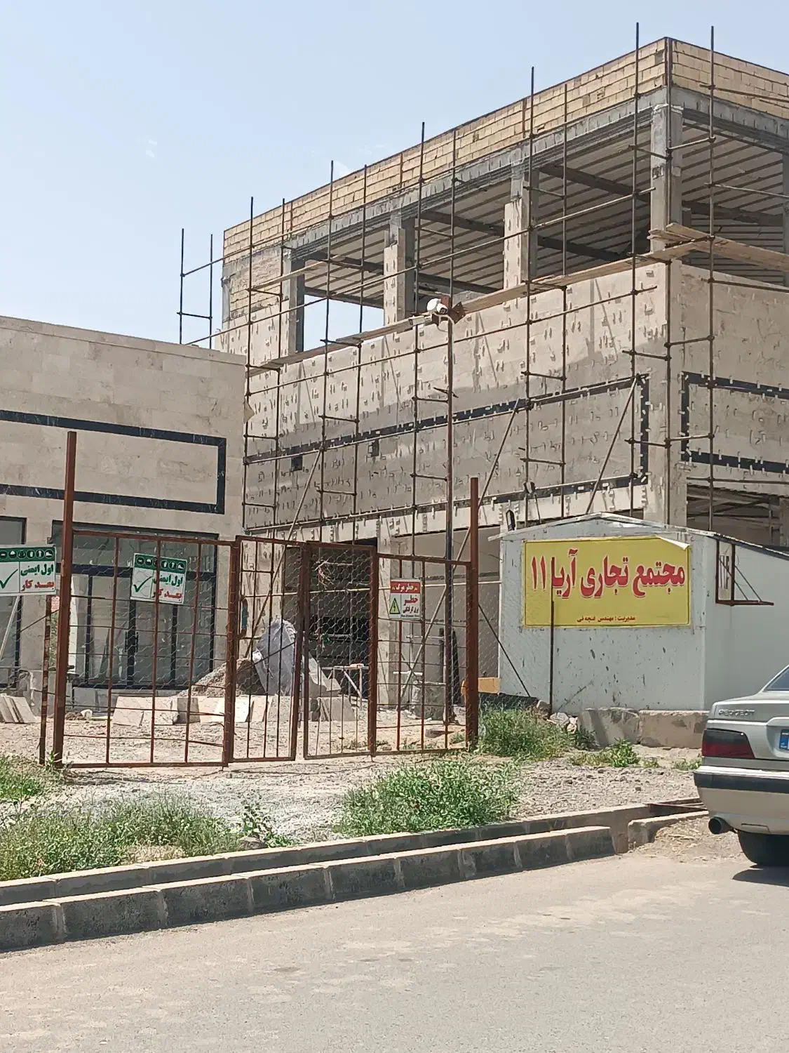 تجاری_ سر دونبش_ ۴۱ متر_ لوکیشن بی نظیر