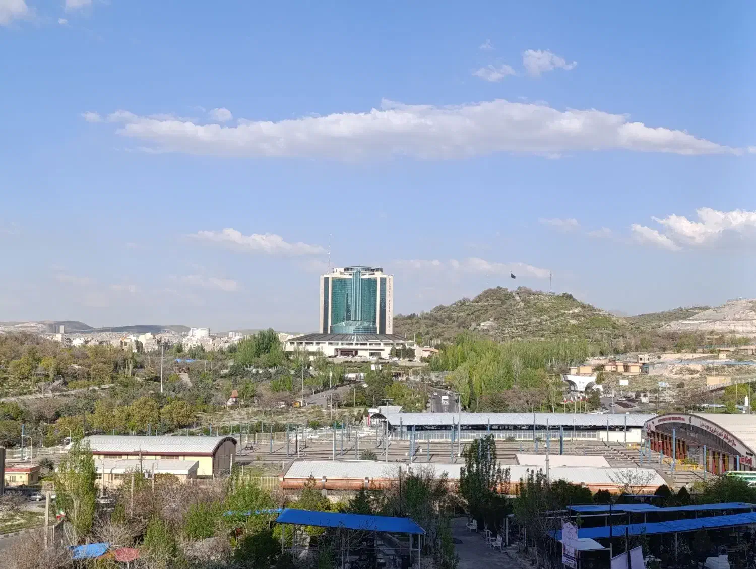 آپارتمان نوساز ۱۰۲ متر برج کاملیا ائل گلی_شاهگلی