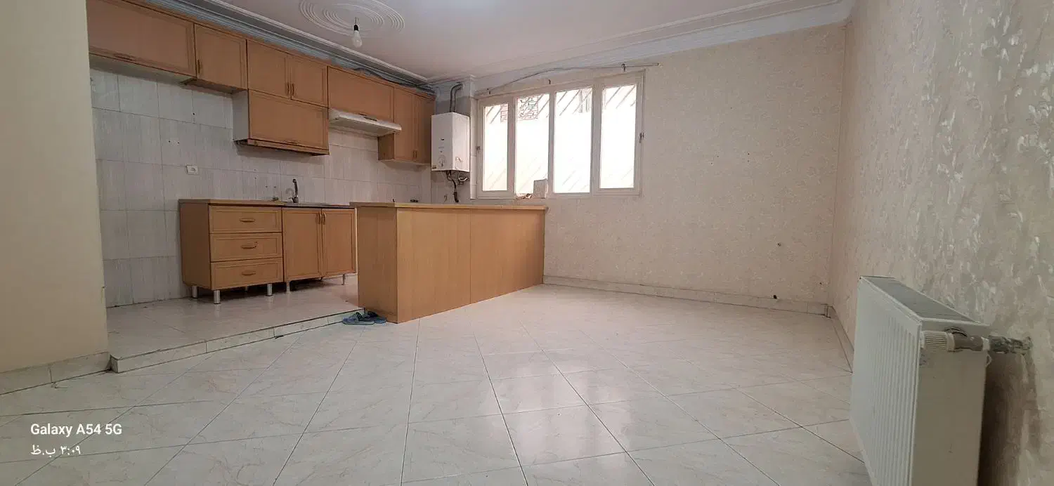 ۵۰ متر آسانسور انباری جای پارک موتور کمیل