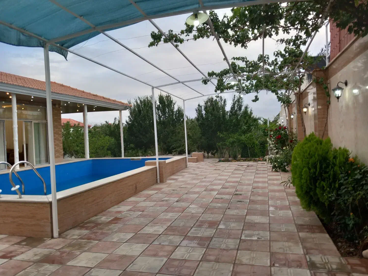 فروش باغ ویلا۱۲۵۰هزارمتری برخیابان اصلی قلعه سفید