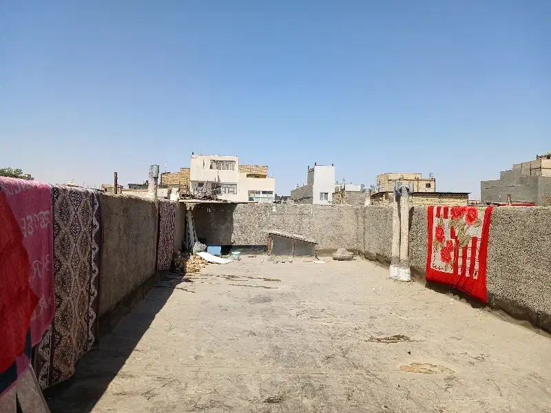 طبقه ۷۵ متری راه جدا  متراژزمین ۸۵متر