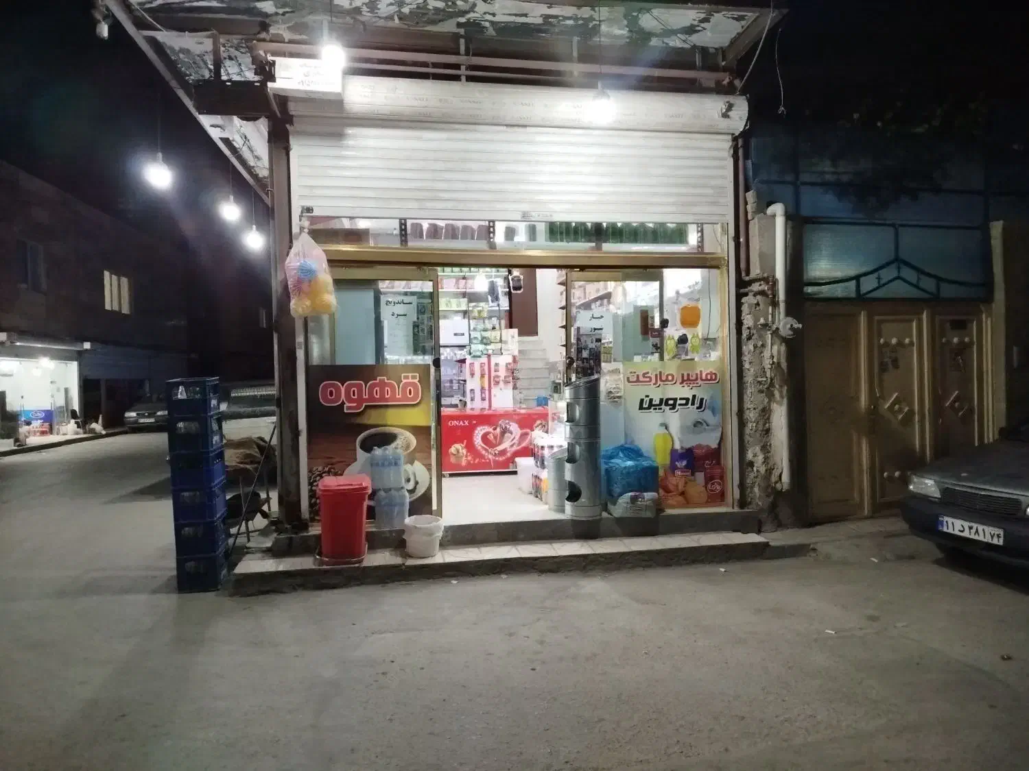 مغازه. شیک در منزل آباد