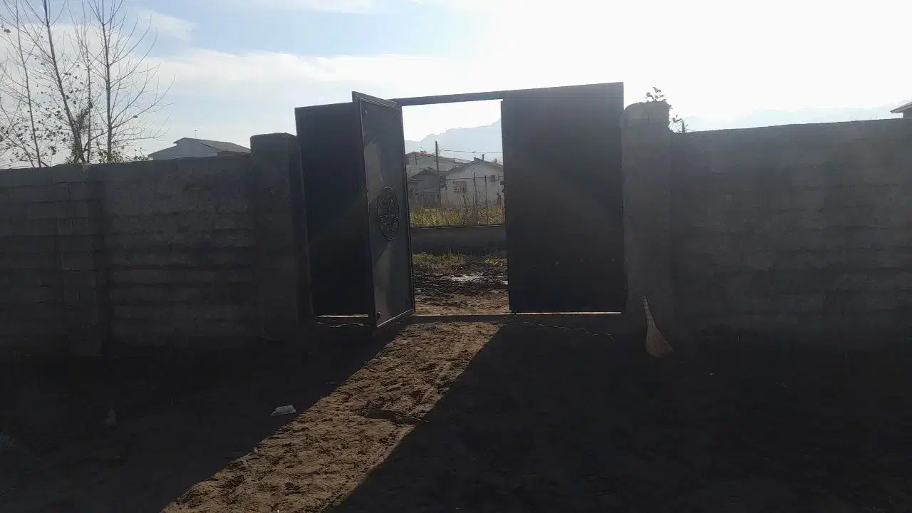 زمین ۳۴۰ متری دوکله محصور