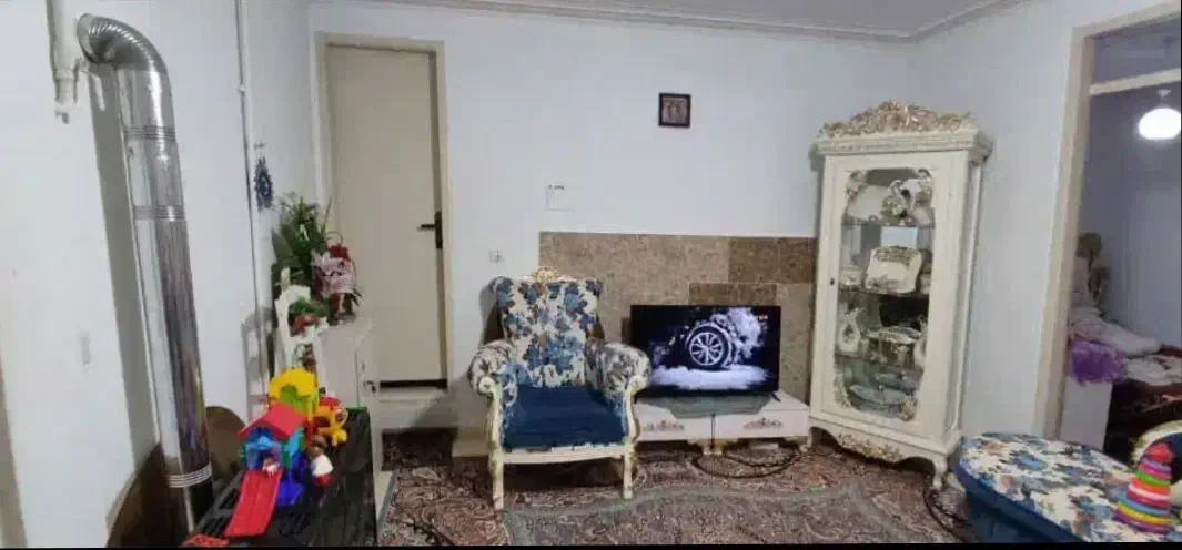 طبقه اول قواره دوم از خیابان اصلی