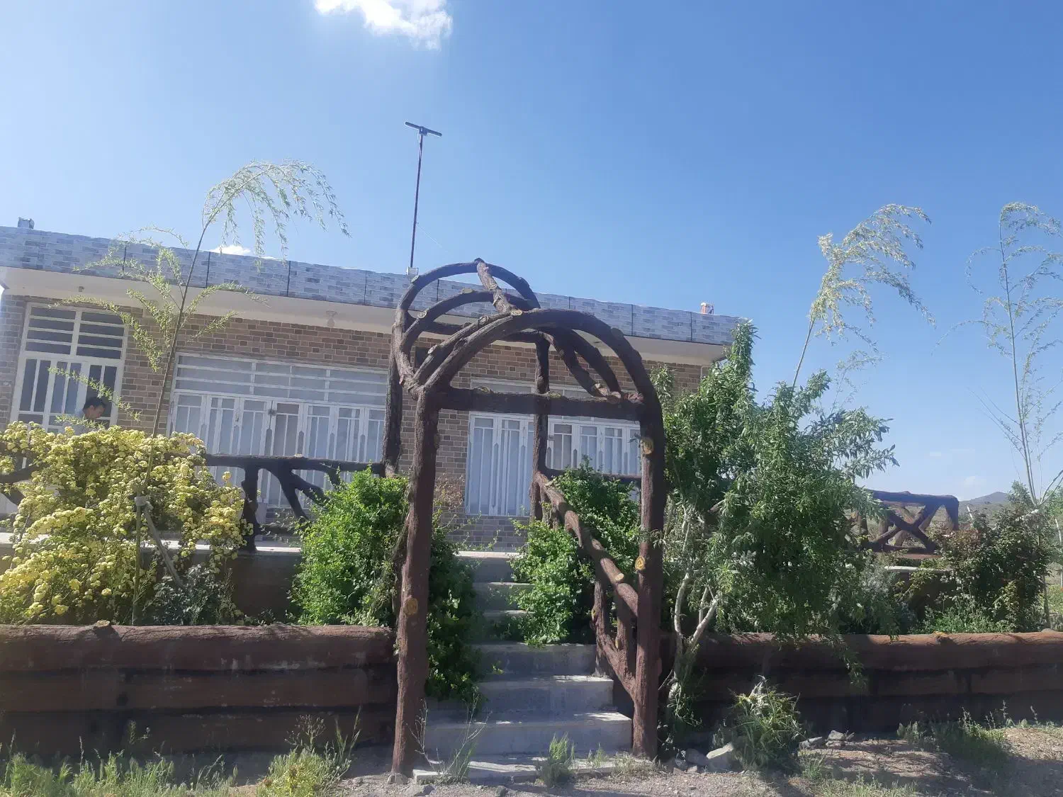 خانه باغ روستای نصیرآباد روبروی بیدخواب