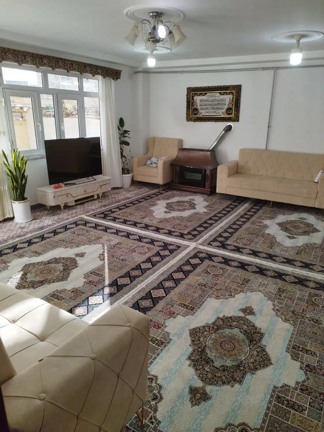 خانه اجاره سر خیابان ورودی مجزا حیاط ماشین رو