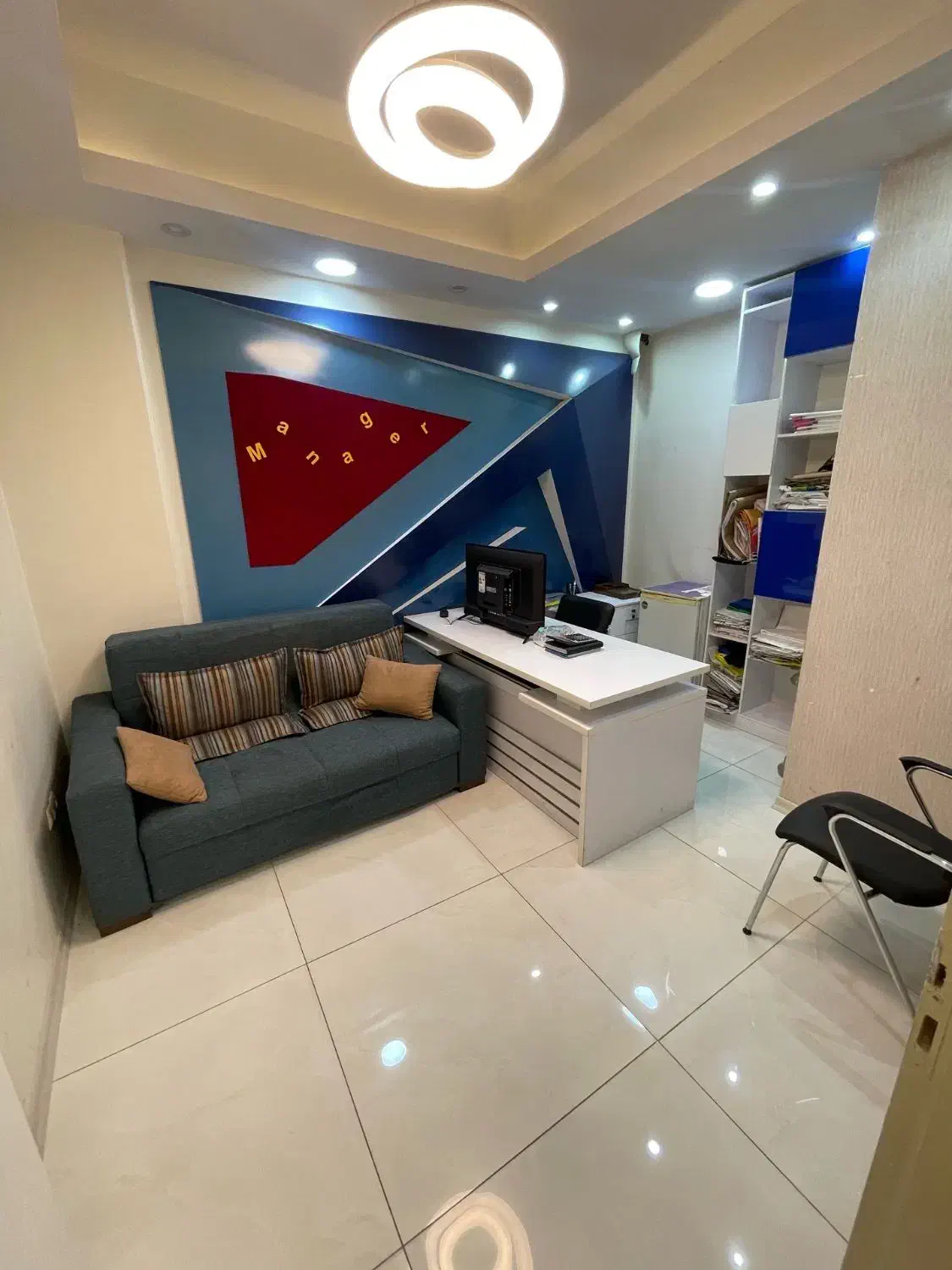 دفتر کار طبقه ۴ از ۵ در یک مجموعه ۳۰ واحدی