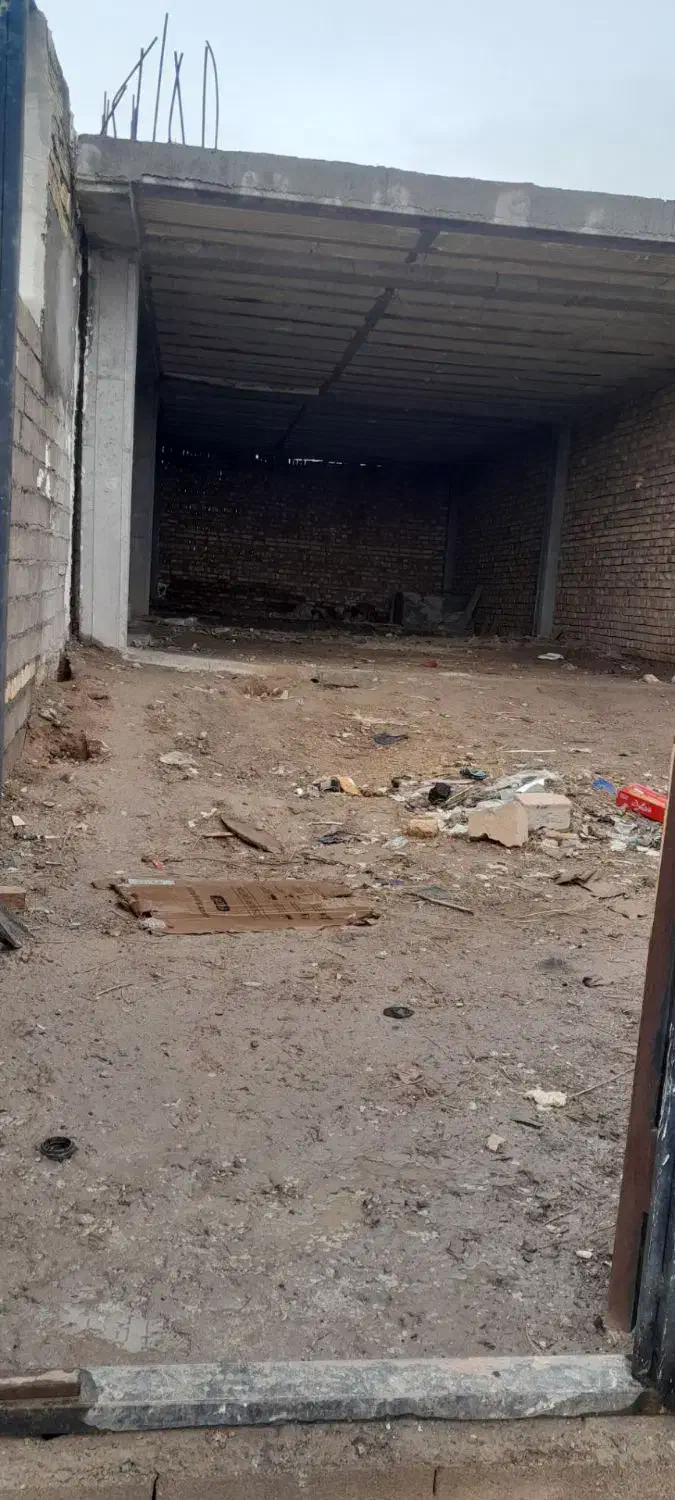 زمین و خانه نیمه ساخت