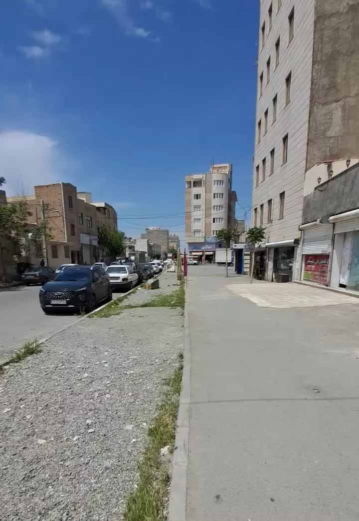 یک باب تجاری واقع در ولد آباد خیابان ۲۲ بهمن
