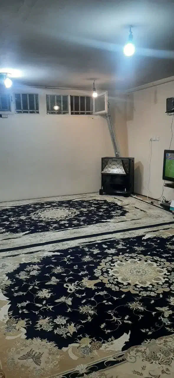 واحد ۵۰ متری همکف وحیدیه