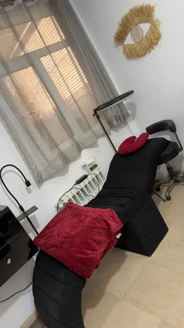 اجاره تخت در سالن زیبایی در اتاق مخصوص مژه و فشیال