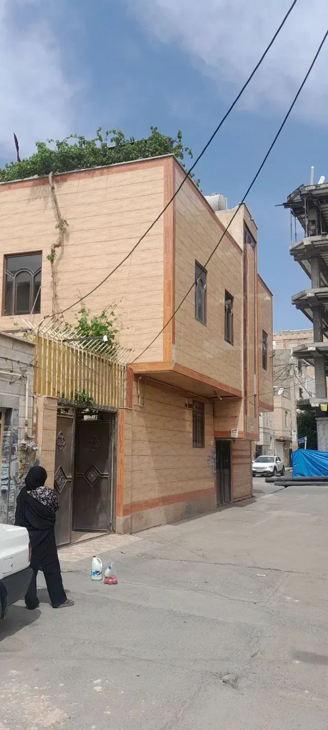 خانه 15 سال2تا مغازه 20متری ساخت 136 متر بحر 8در17